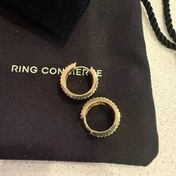 Ring Concierge Medium Fluted Hoops Gold - Picture 5 of 6